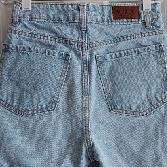 VERTU Light Denim Distressed Shorts Women's Size 26 - Picture 11 of 13